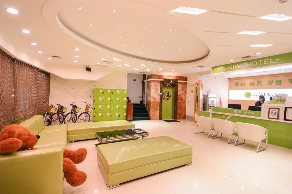Kiwi Express Hotel - Zhong Zheng Branch Тайджун Екстериор снимка