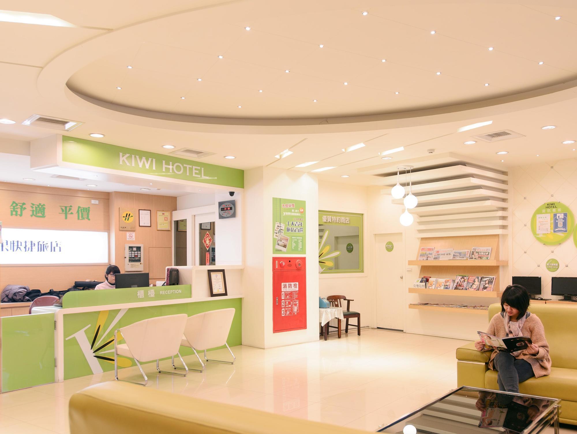 Kiwi Express Hotel - Zhong Zheng Branch Тайджун Екстериор снимка