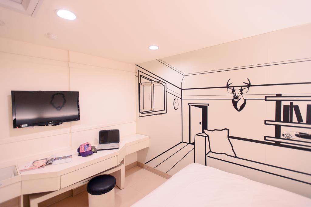 Kiwi Express Hotel - Zhong Zheng Branch Тайджун Екстериор снимка