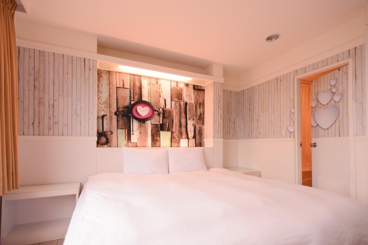 Kiwi Express Hotel - Zhong Zheng Branch Тайджун Екстериор снимка