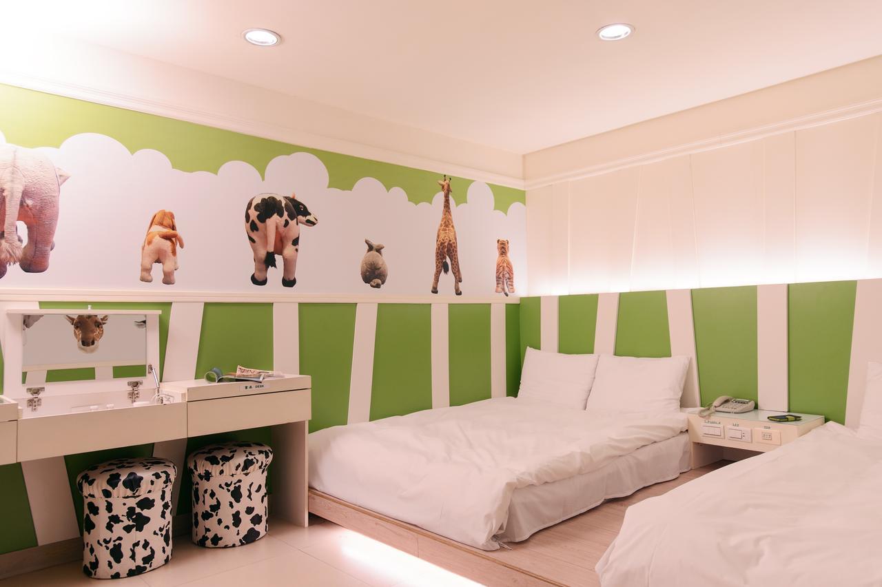 Kiwi Express Hotel - Zhong Zheng Branch Тайджун Екстериор снимка