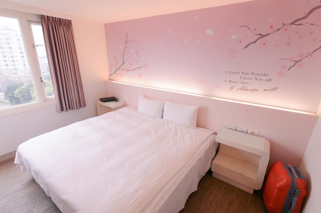 Kiwi Express Hotel - Zhong Zheng Branch Тайджун Екстериор снимка