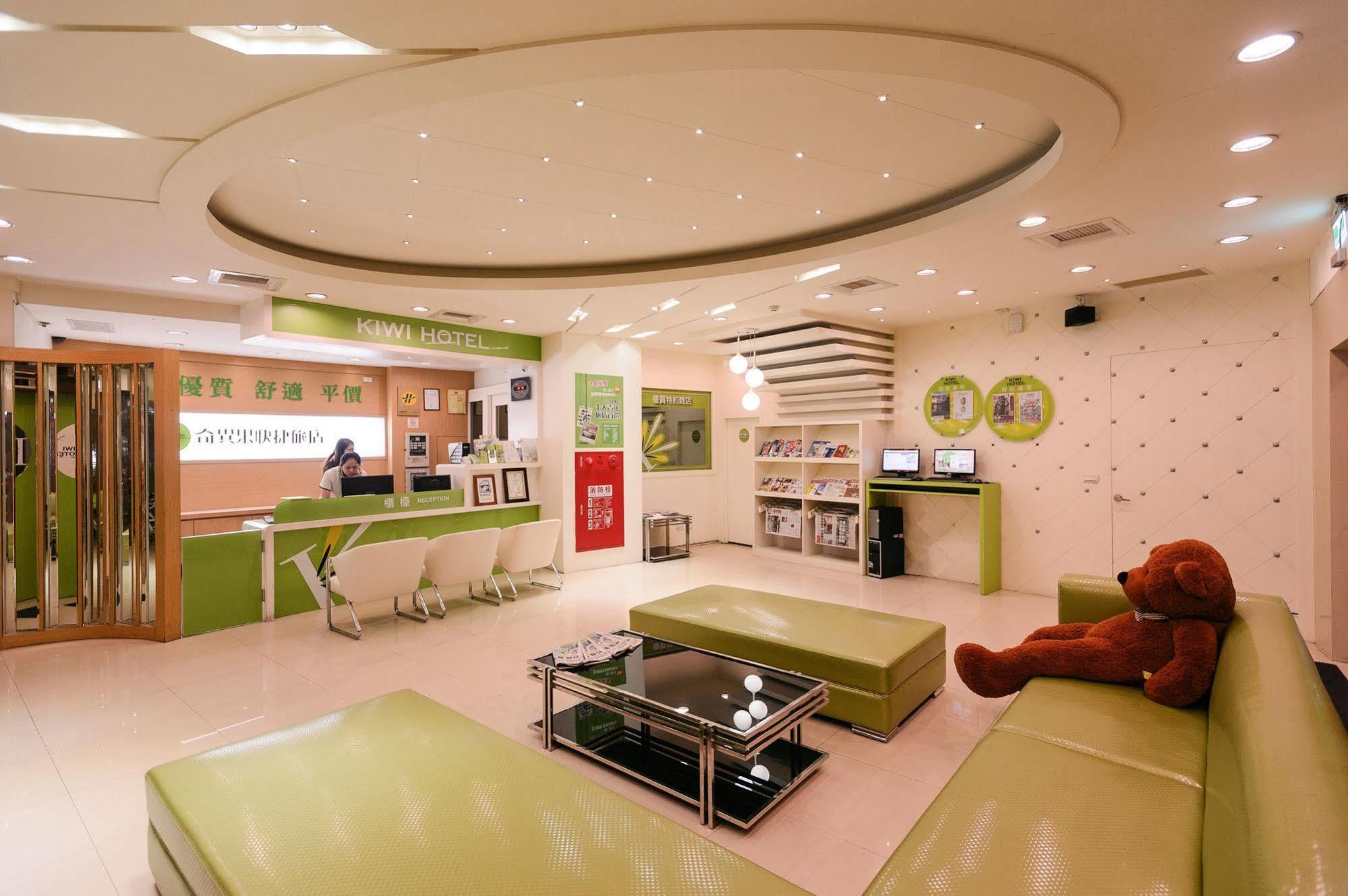 Kiwi Express Hotel - Zhong Zheng Branch Тайджун Екстериор снимка