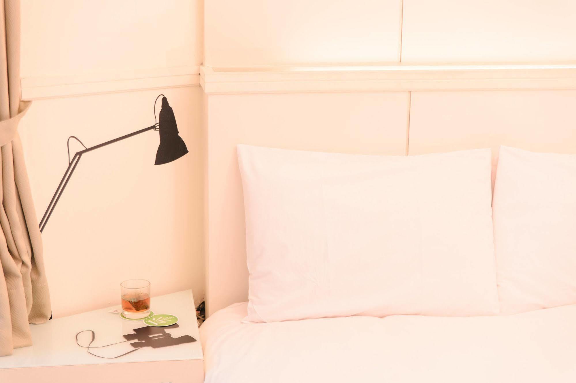 Kiwi Express Hotel - Zhong Zheng Branch Тайджун Екстериор снимка
